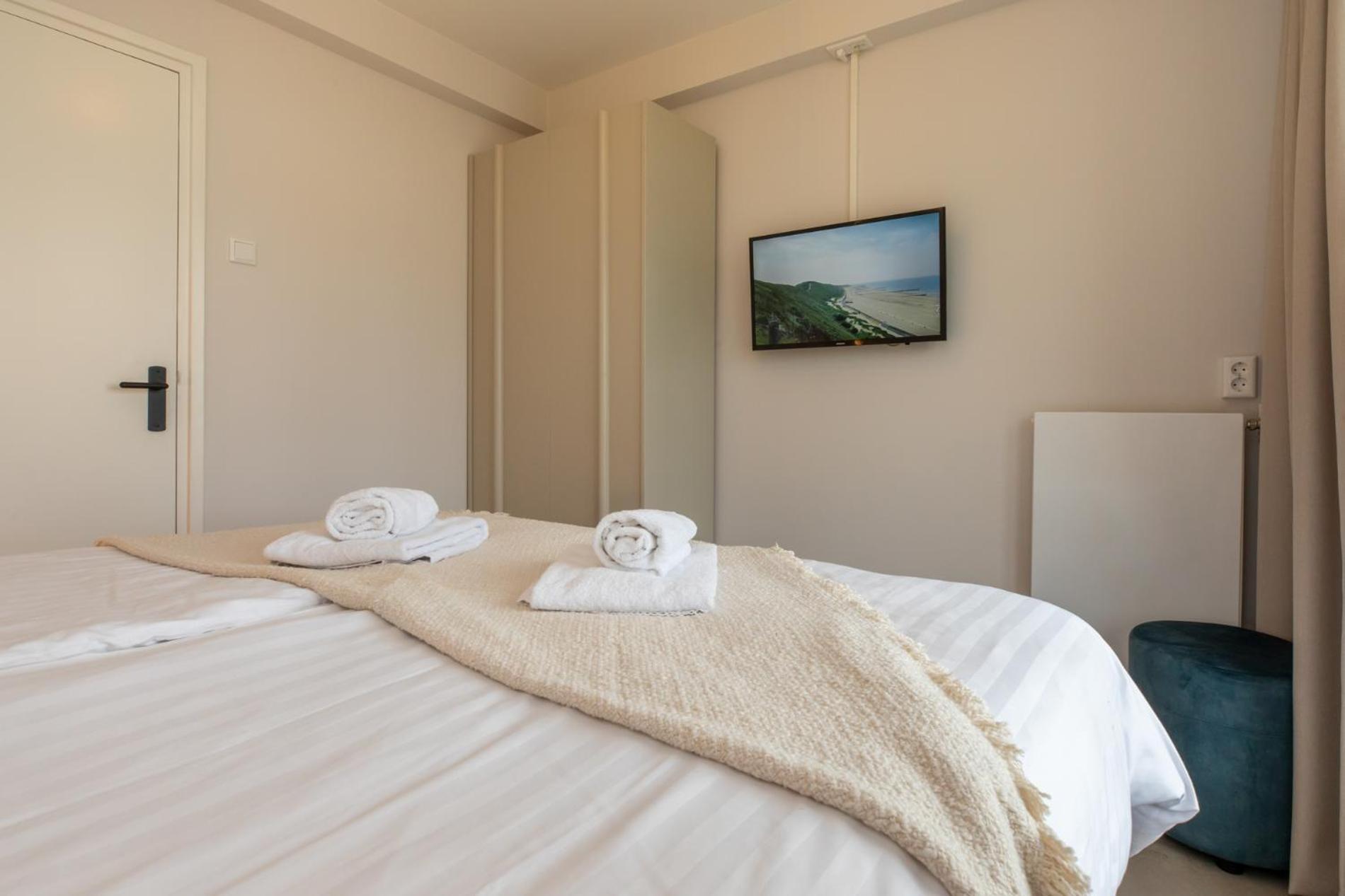 Apartment Welcome In - Kurhaus - Nieuwstraat 1 Zoutelande, Nabij Strand, Terras, Sauna *