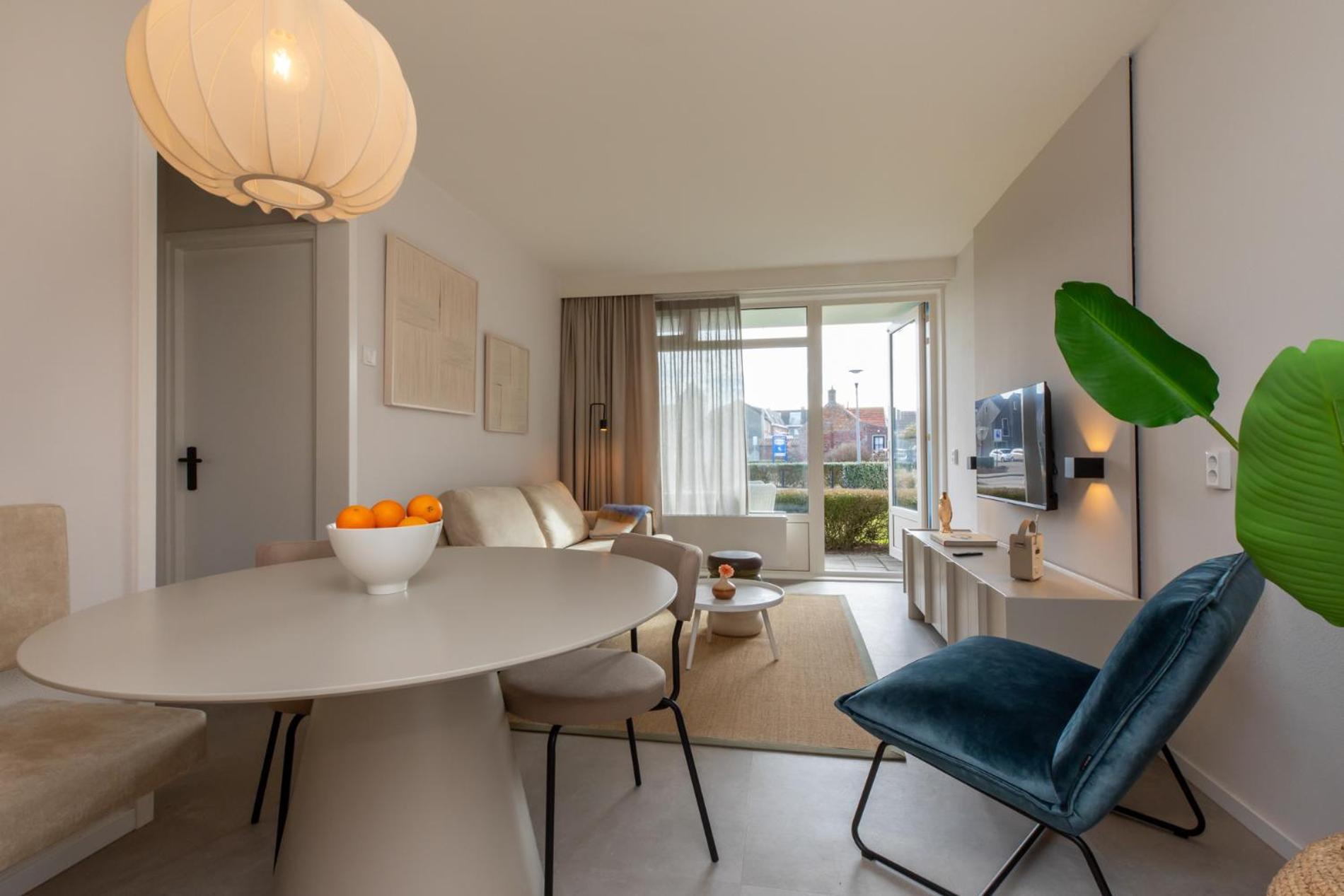 Apartment Welcome In - Kurhaus - Nieuwstraat 1 Zoutelande, Nabij Strand, Terras, Sauna
