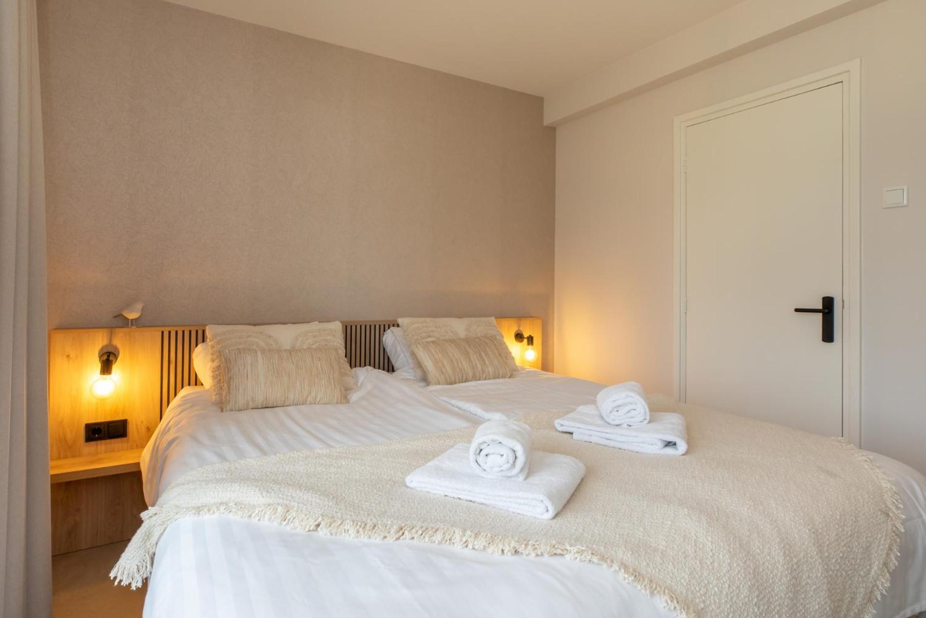 Apartment Welcome In - Kurhaus - Nieuwstraat 1 Zoutelande, Nabij Strand, Terras, Sauna